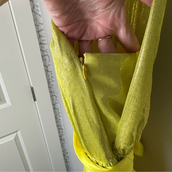 ALICE + OLIVIA Milan One Shoulder Gathered Metallic Yellow‎ Gown Size 2 NWT Gala - Picture 16 of 16